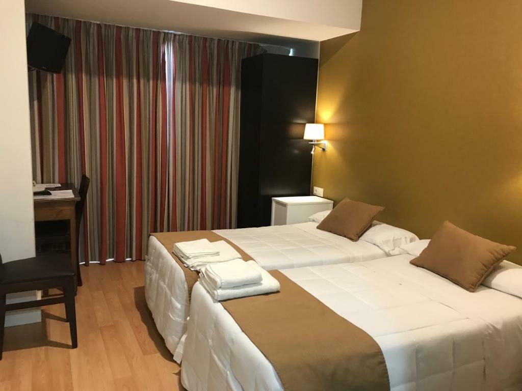 Hotel Moya ナバルモラル・デ・ラ・マタ エクステリア 写真