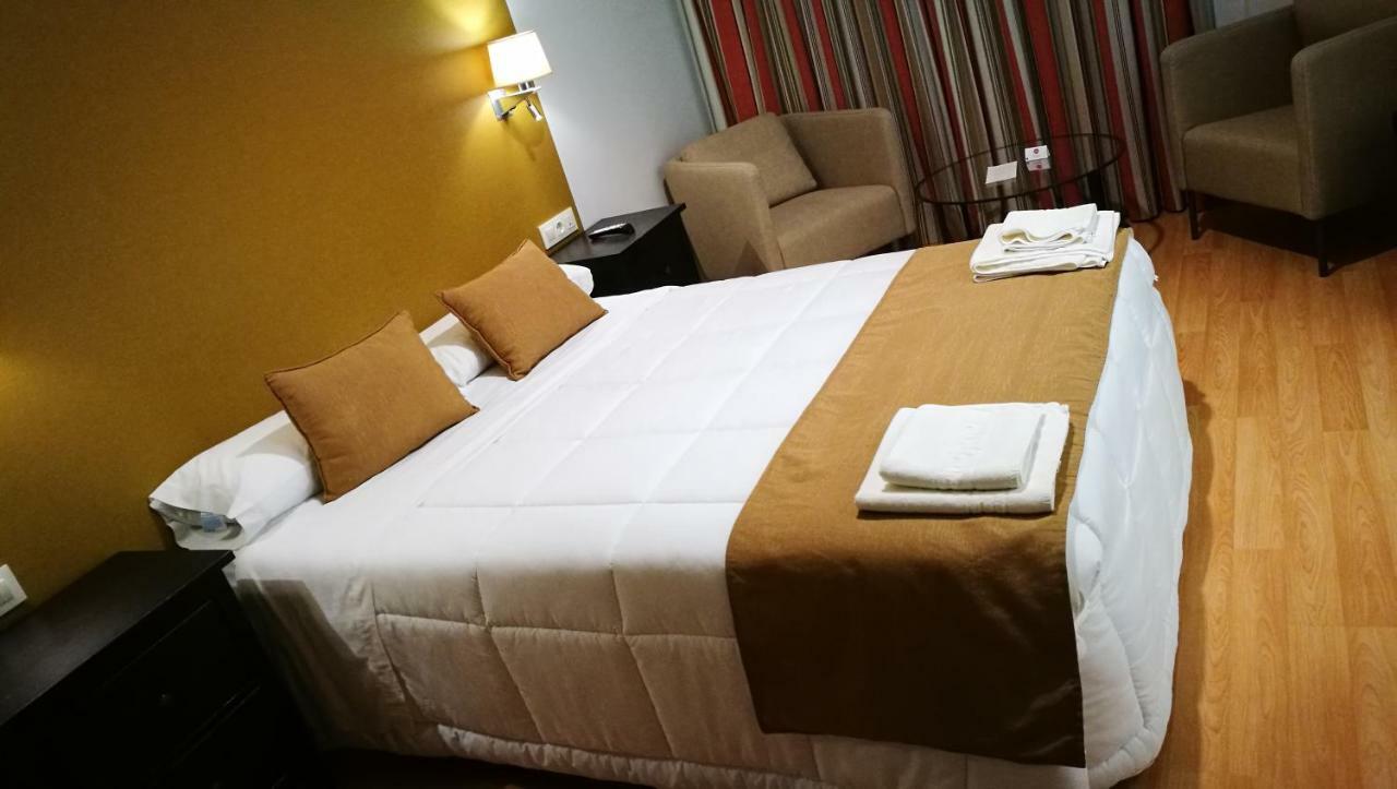 Hotel Moya ナバルモラル・デ・ラ・マタ エクステリア 写真