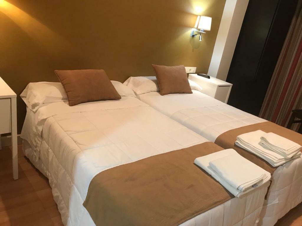 Hotel Moya ナバルモラル・デ・ラ・マタ エクステリア 写真